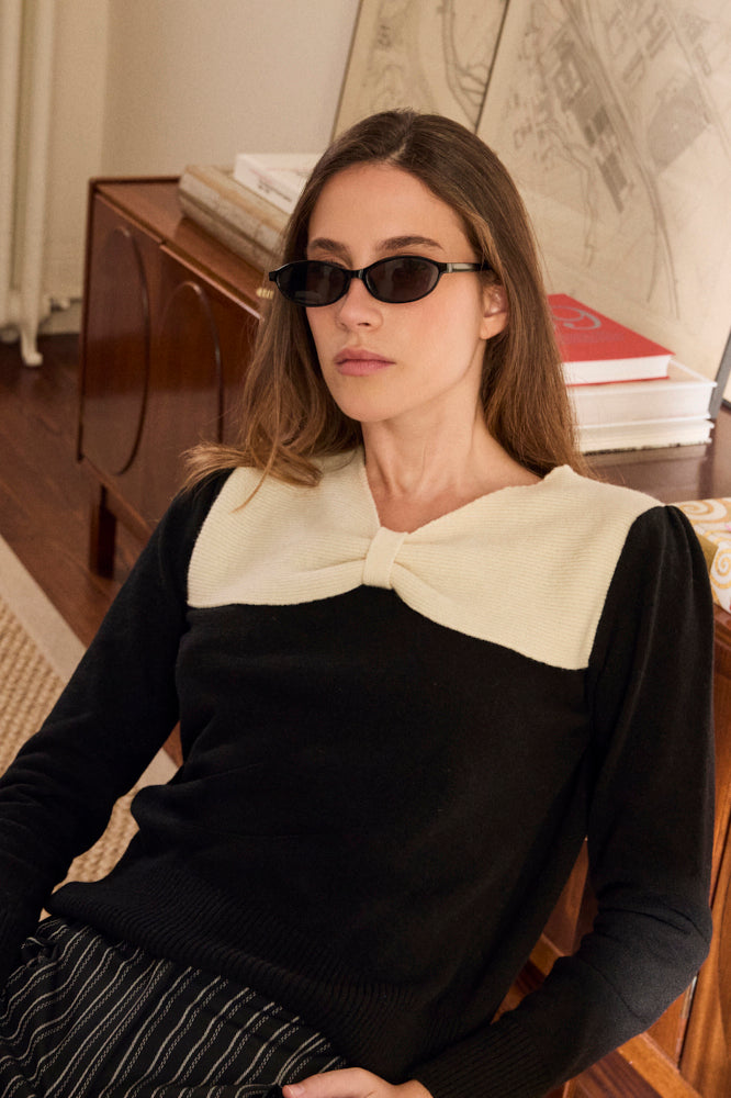 Camisola preta com laço