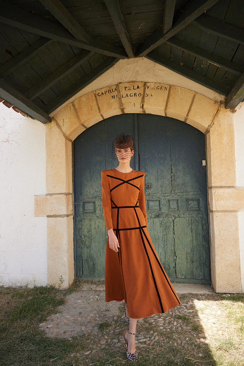 Vestido midi calabaza.