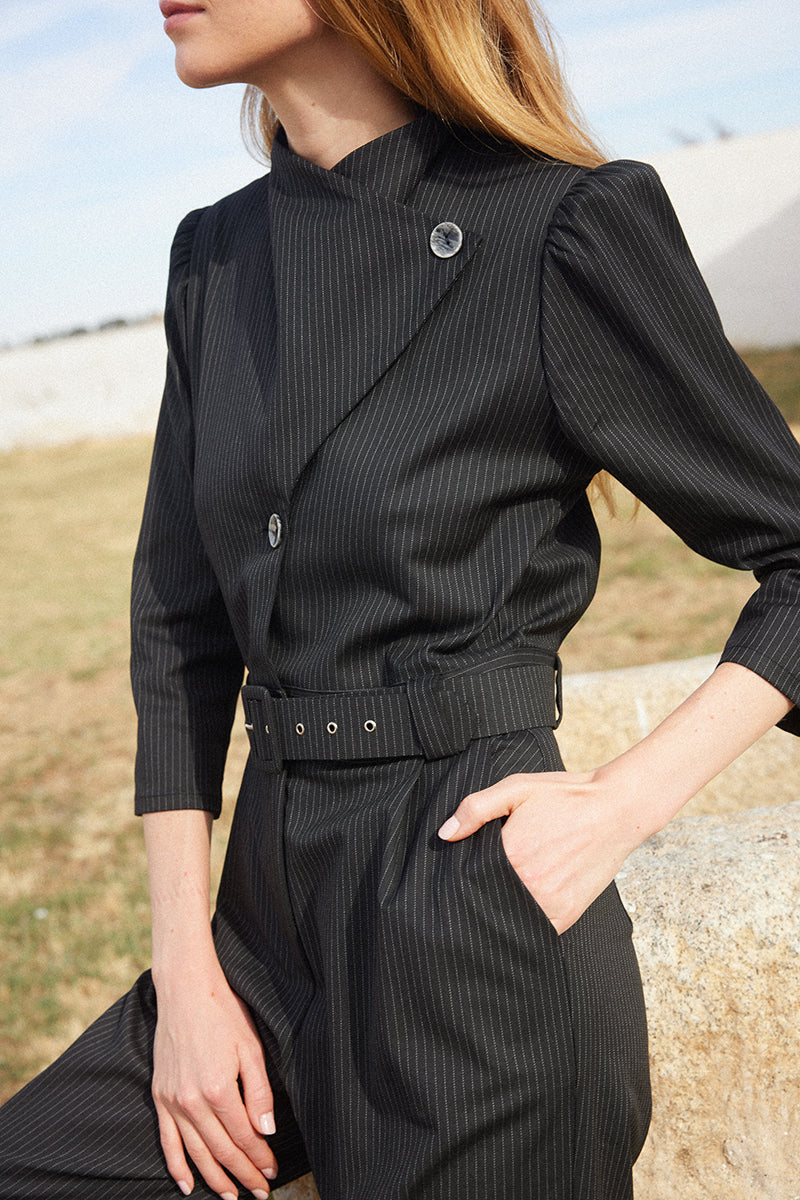 Mono-largo-elegante-de-mujer 5