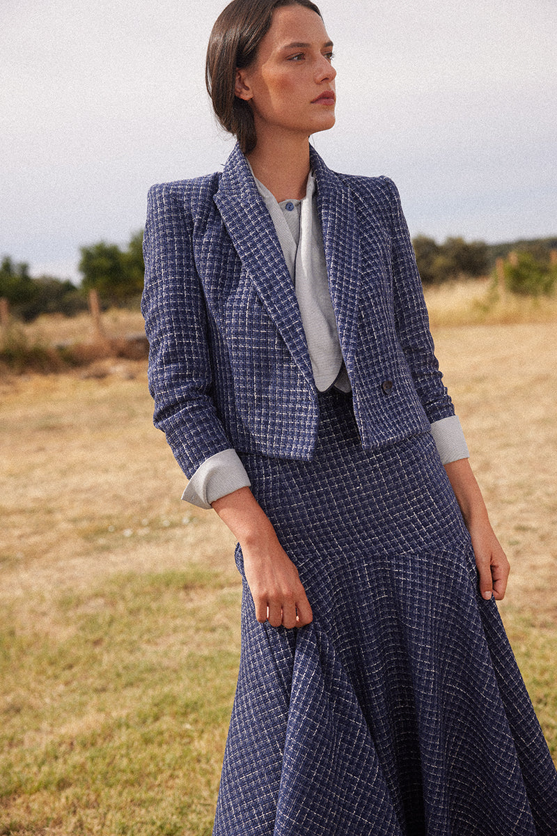 Falda-azul-mujer-elegante-y-ligera 3