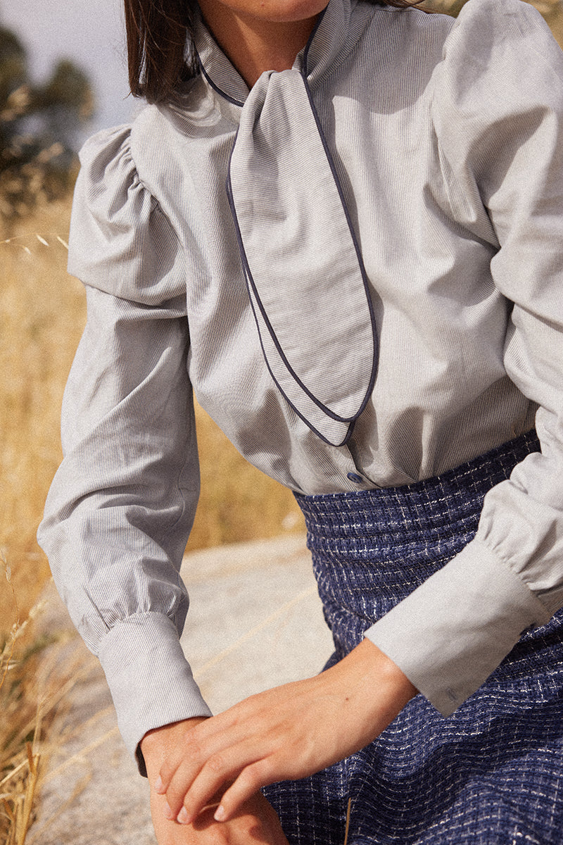 Camisa-celeste-con-lazada 2