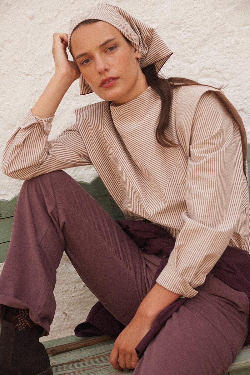 Camisa-burdeos-mujer-con-estampado-bandana