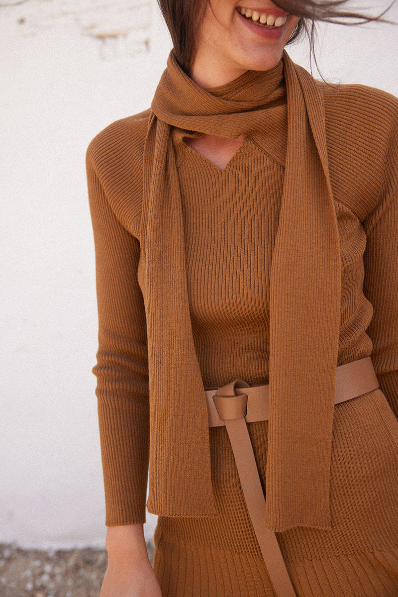 Camisola caramelo com cadarço