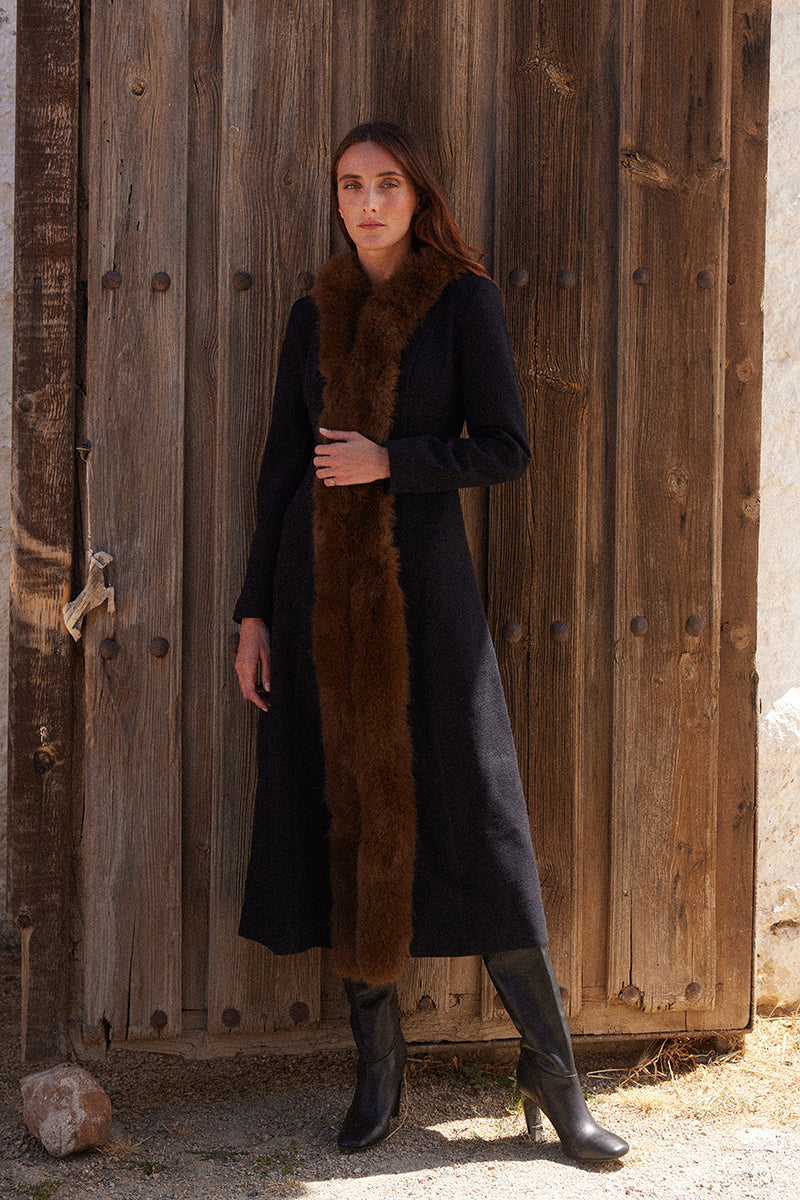 Abrigo-largo-negro-para-mujer-elegante 5