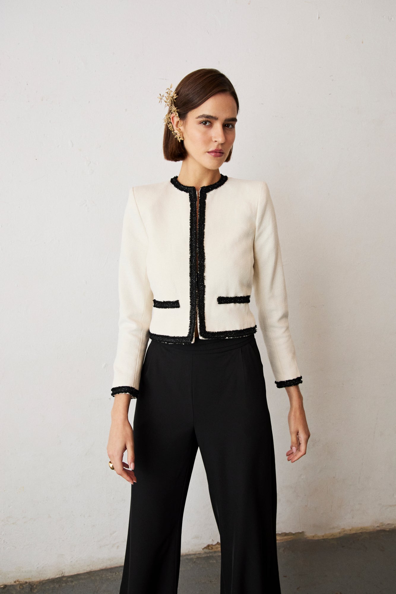 Chaqueta recta en color crudo y negro