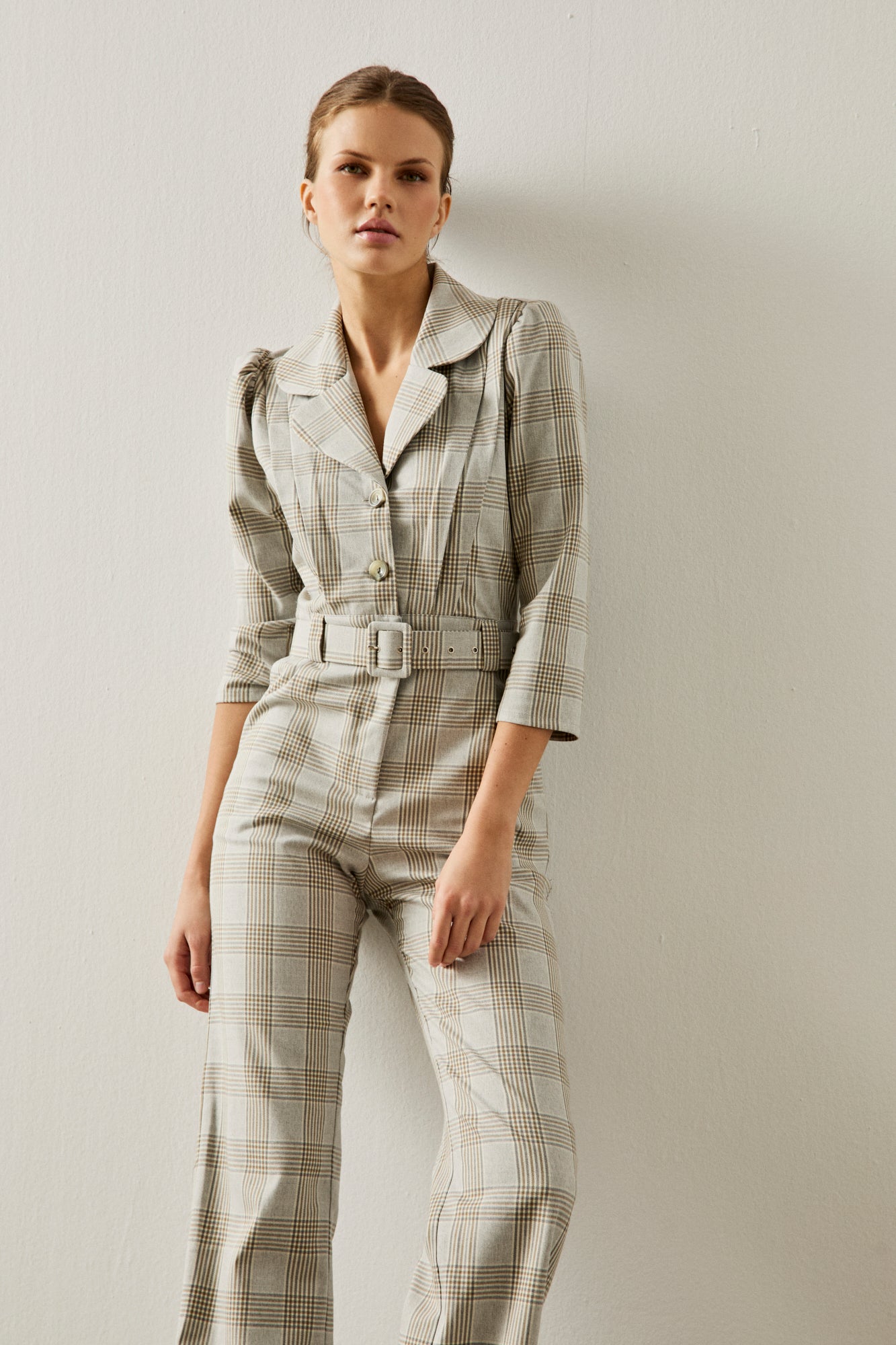 Mono de manga larga abullonada y escote en uve con solapa