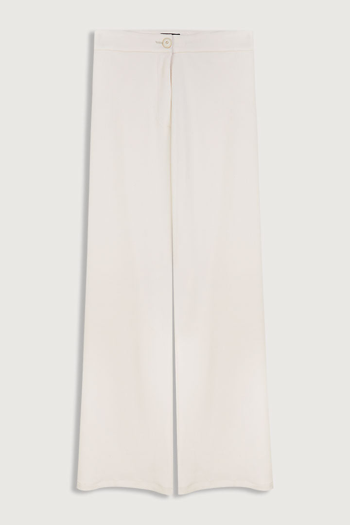 Pantalón en color crudo de talle alto con pernera recta.