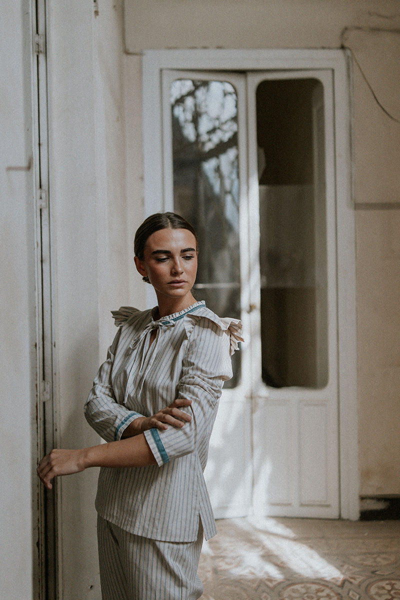 Pijama-de-rayas-azul-con-lazo-6