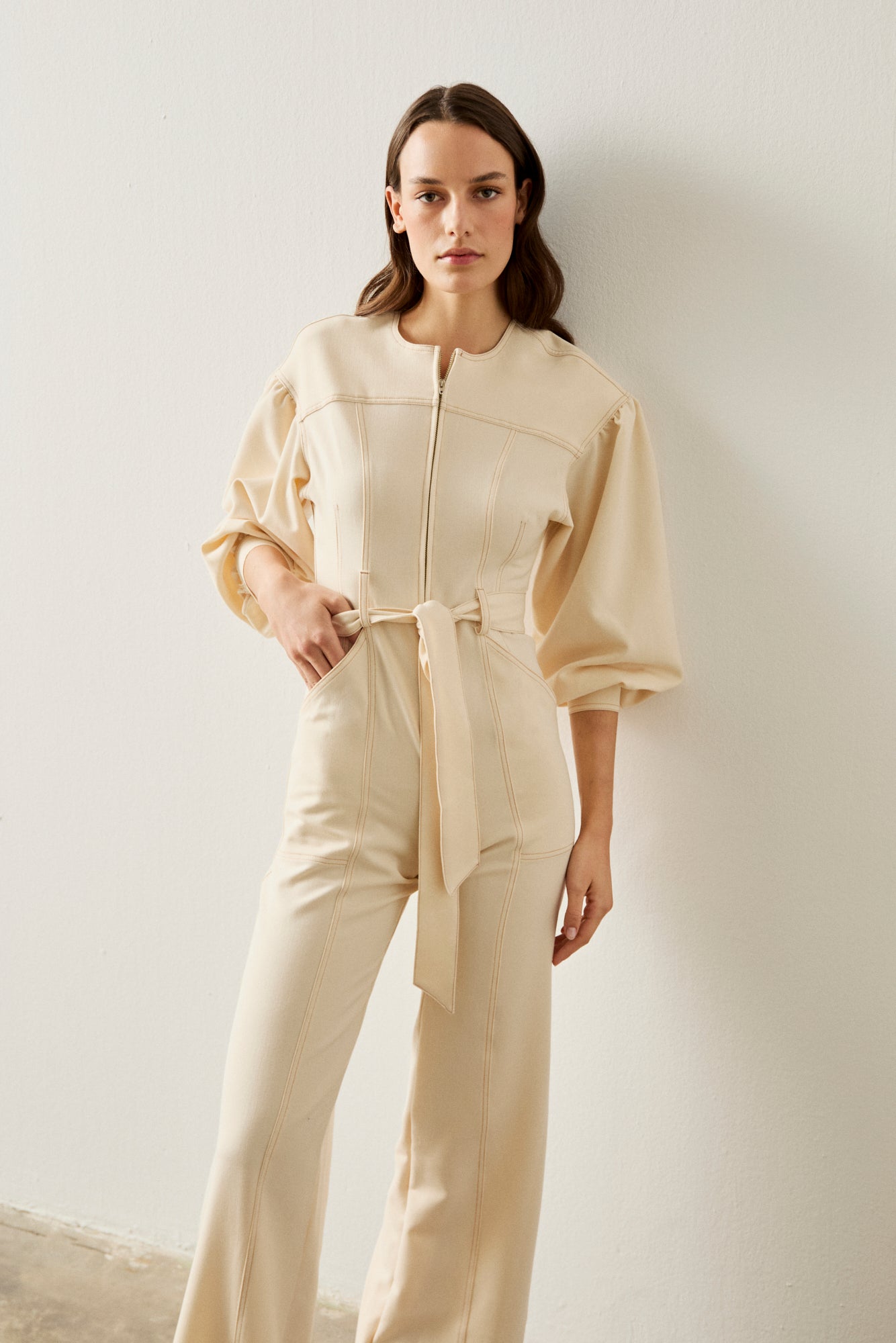 Mono de manga larga abullonada