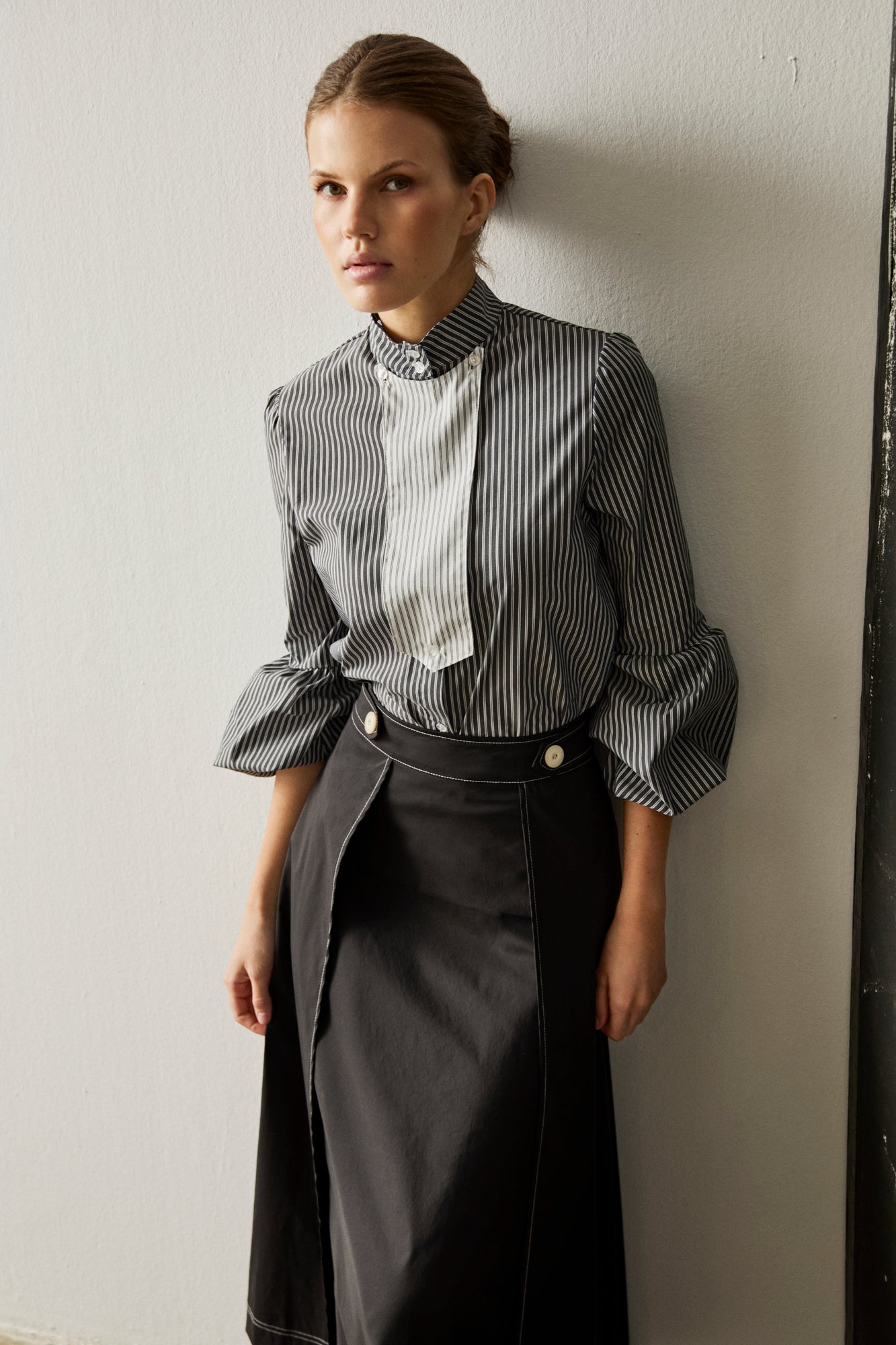 Camisa de rayas negra