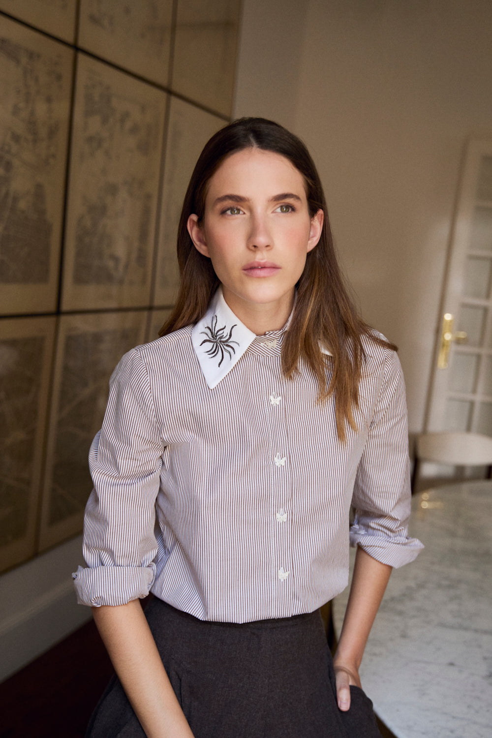 Camisa Rayas con Cuello bordado