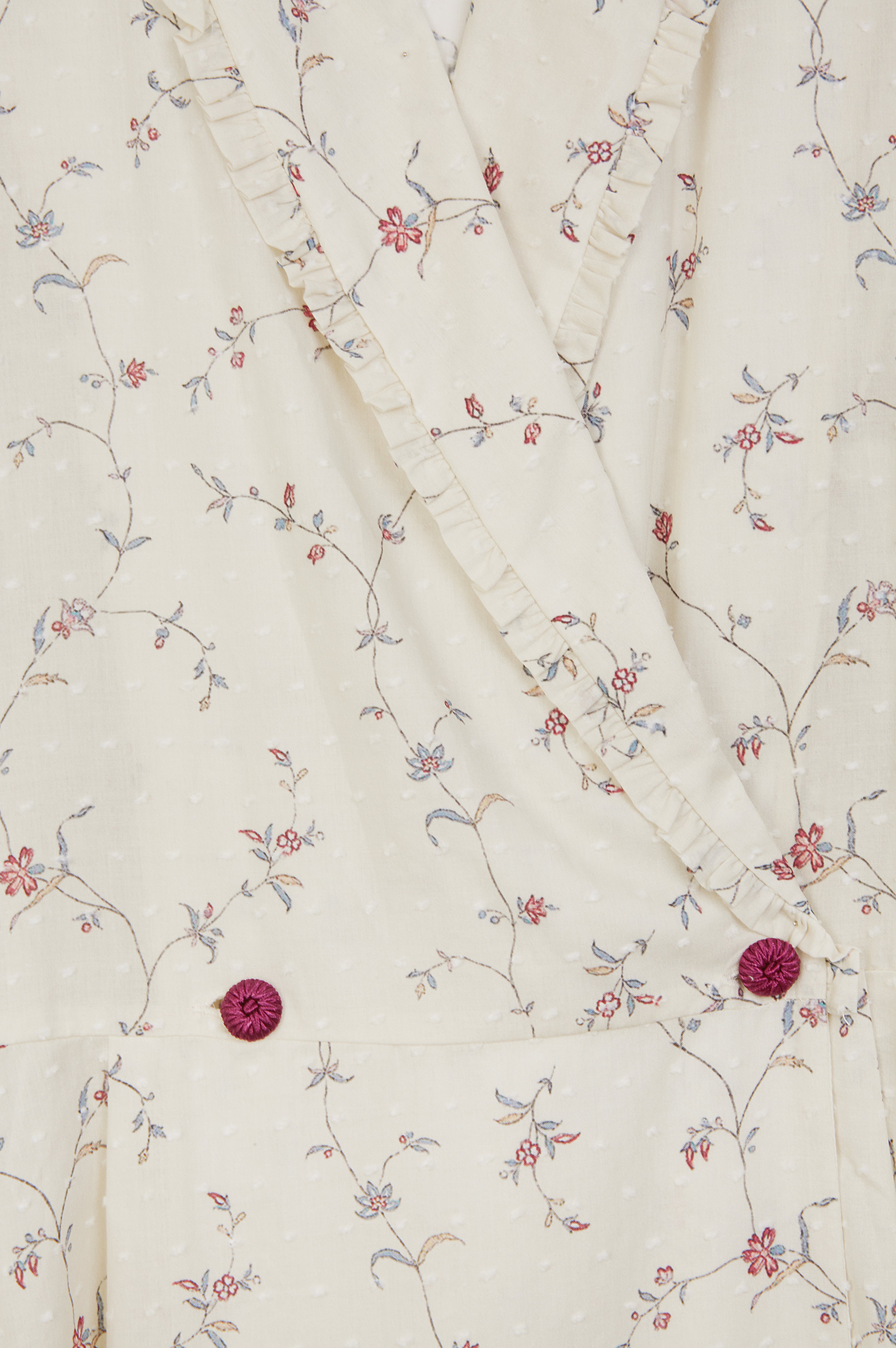 Bata-de-novia-blanca-con-flores-estampada-8